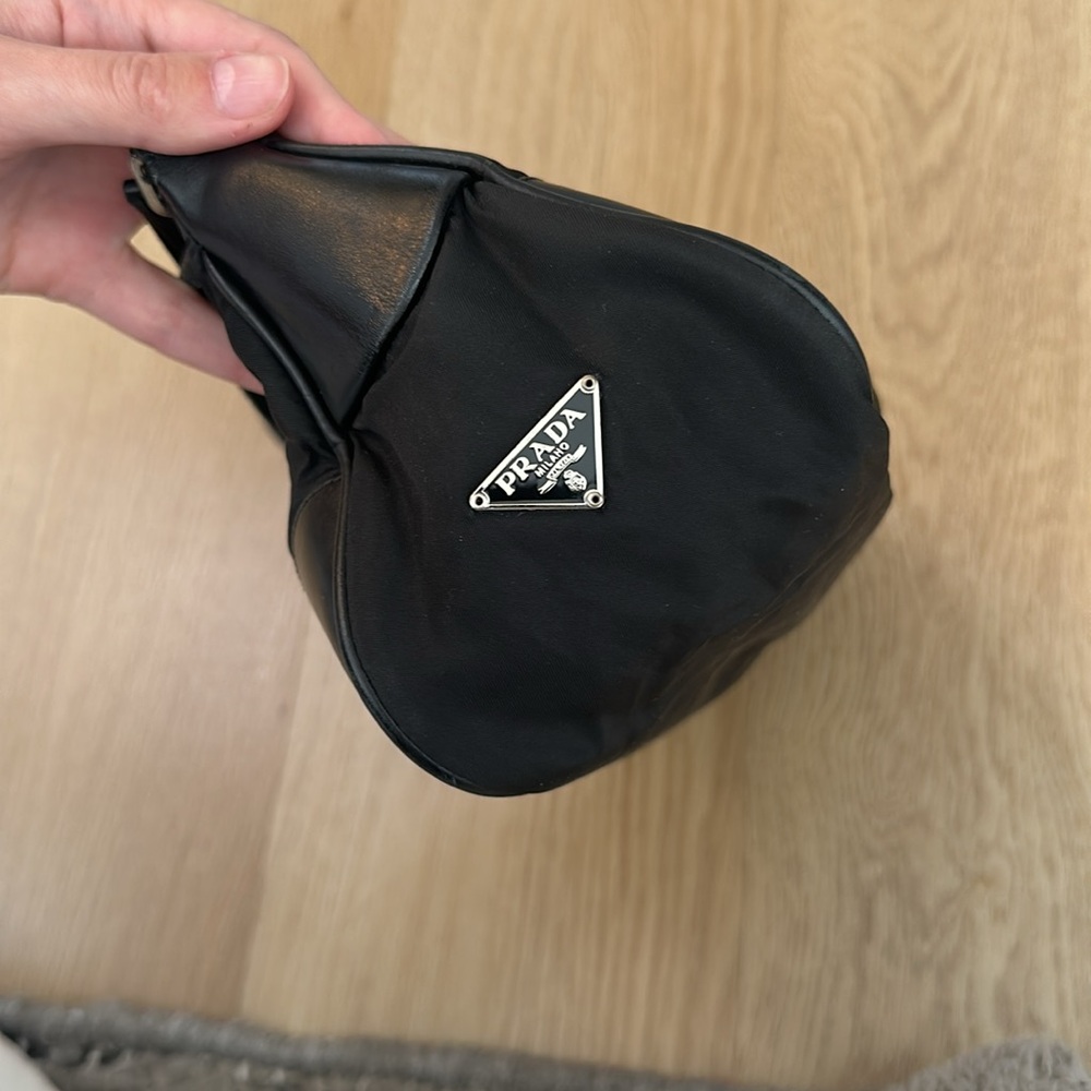 PRADA BLACK NYLON SHOULDER BAG Re-Edition 1995 - Picture 9 of 14